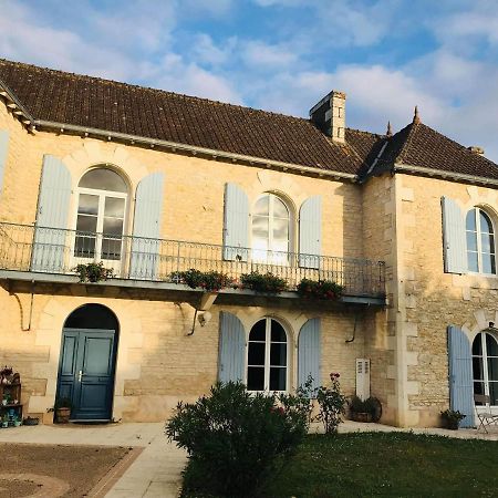 Les Clos Bleus Neuville-de-Poitou Exterior photo