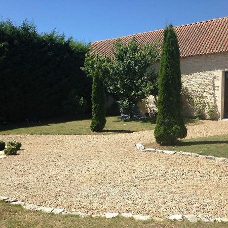 Les Clos Bleus Neuville-de-Poitou Exterior photo