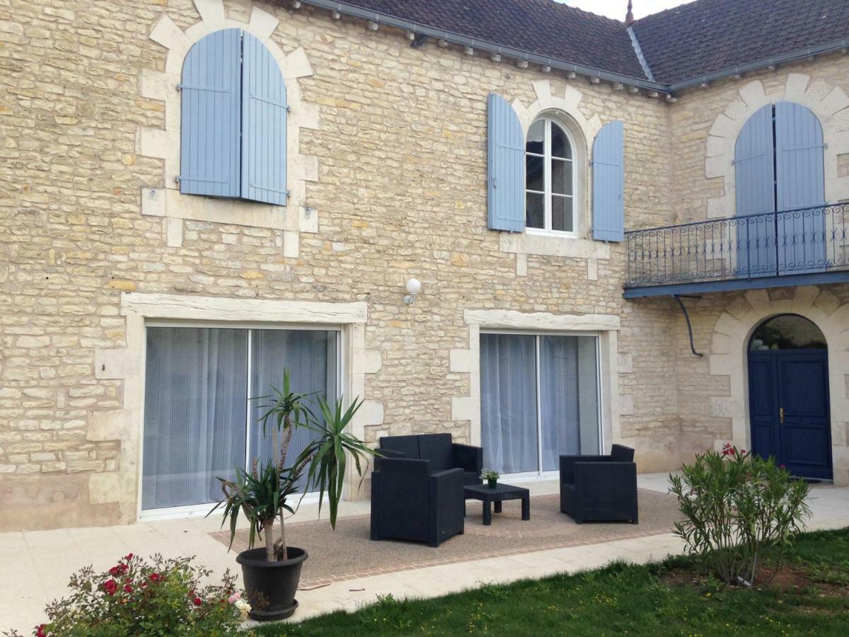 Les Clos Bleus Neuville-de-Poitou Exterior photo